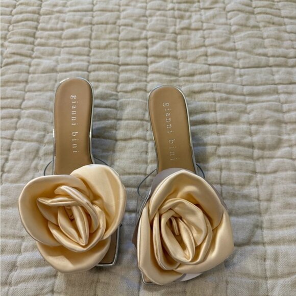 Gianni Bini Shoes - 🌸 Gianni Bini Alana Clear Rosette Kitten Heel Sandals Size 7
